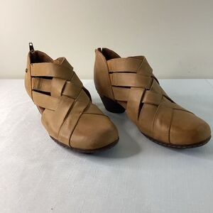 Cobb Hill Women’s Tan Leather Laurel Woven Bootie Size 7